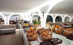 Le M Hotel